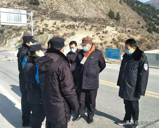 仁青东珠深入各网格和益哇沟口、达拉甘沟卡点督查指导疫情防控工作时强调：疫情防控不松手春耕生产不误农