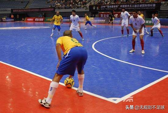 五人制篮球裁判哨声及手势,五人制裁判手势图