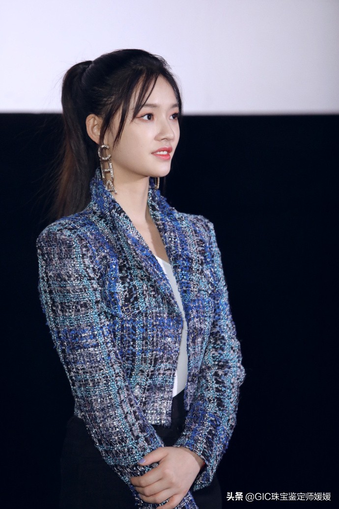 林允现身烈焰红唇,林允惊喜现身