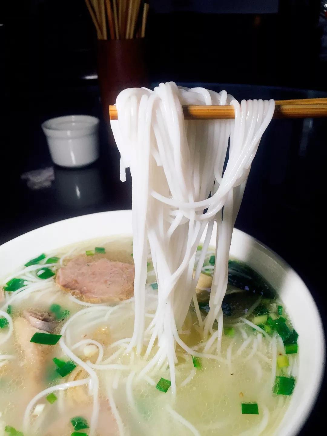 一碗米线斩群妖|我在昆明这5家米线店跪得端端正正