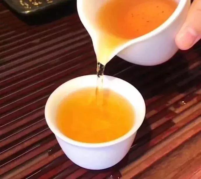 喝红茶有什么好处和坏处,女性朋友一定要多喝洛神花茶