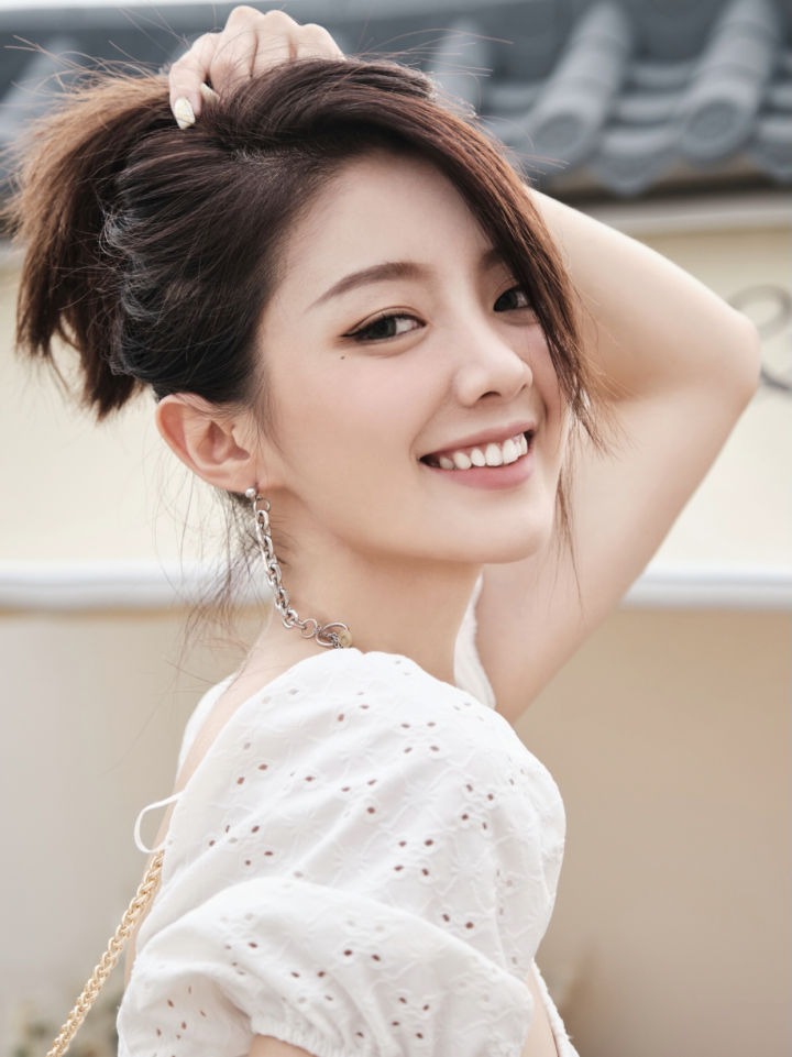 人像拍摄如何摆出自然的姿势,郁金香与人像拍照姿势照片