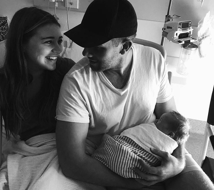 澳洲女子怀孕一个月,女模特怀孕18周