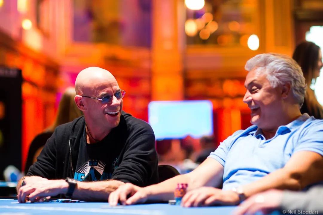 从街头卖唱开始的娱乐巨星,从街头摆摊到百万富翁20年