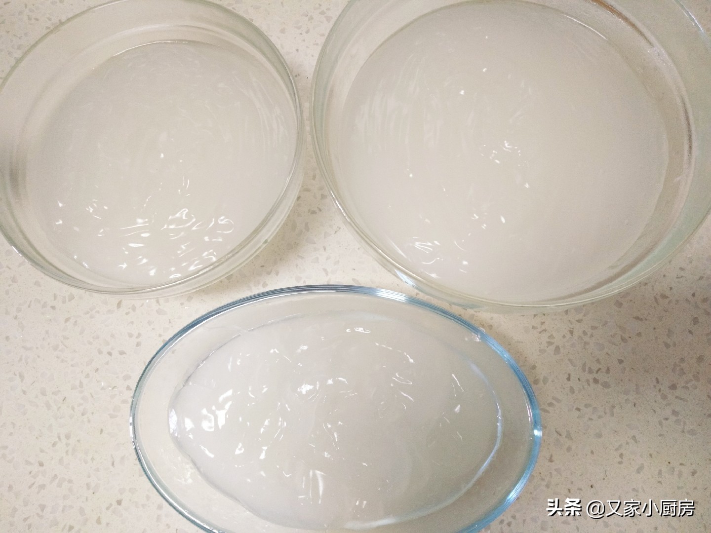 如何用淀粉做凉粉全过程,什么淀粉做凉粉最劲道q弹