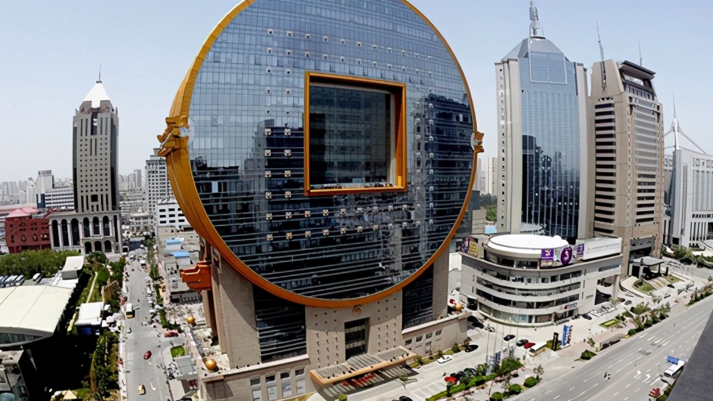 沈阳“独特”的建筑,曾被评为最丑建筑,“古钱币”到底输在哪里