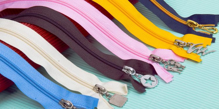 衣服拉链卡住了怎么办,拉链卡住衣服了最好方法