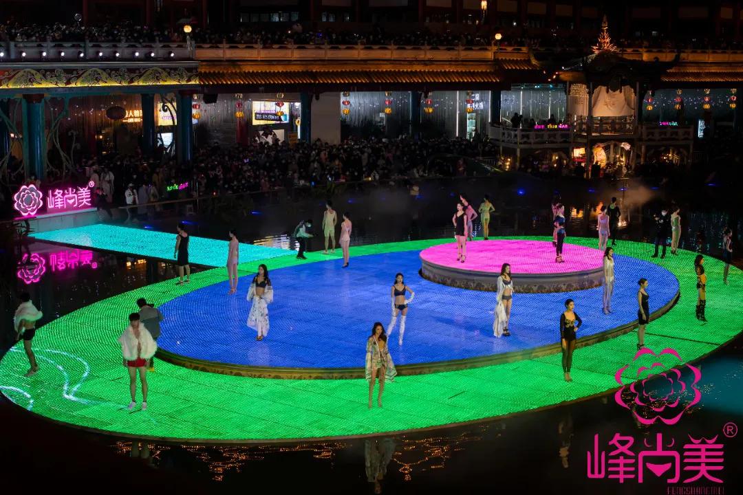 匠心致远，聚爱峰尚，峰尚美眉山水街跨年秀