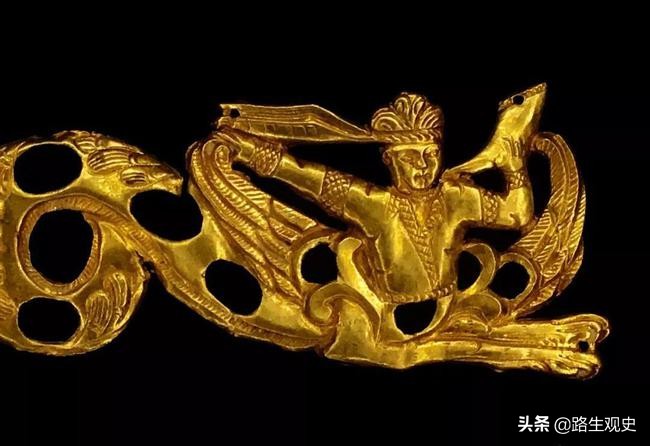 马步芳盗挖青海都兰古墓，派1个工兵营进驻，拿走金银器留下丝绸