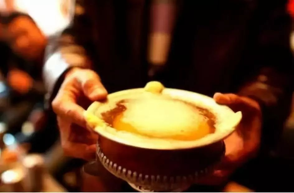 藏族同胞喝酒强悍还耿直！他们喝什么酒你见过吗？