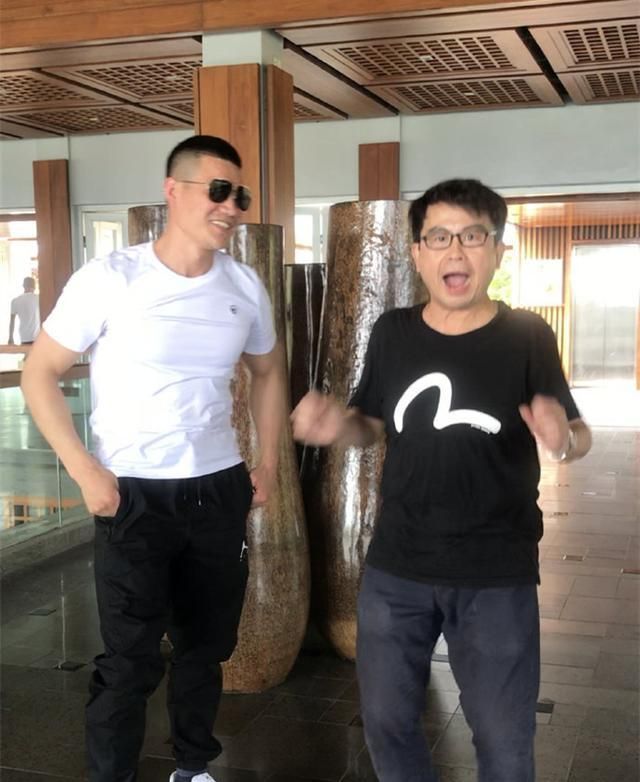 演员黄一飞罕见露面,黄一飞明星现场