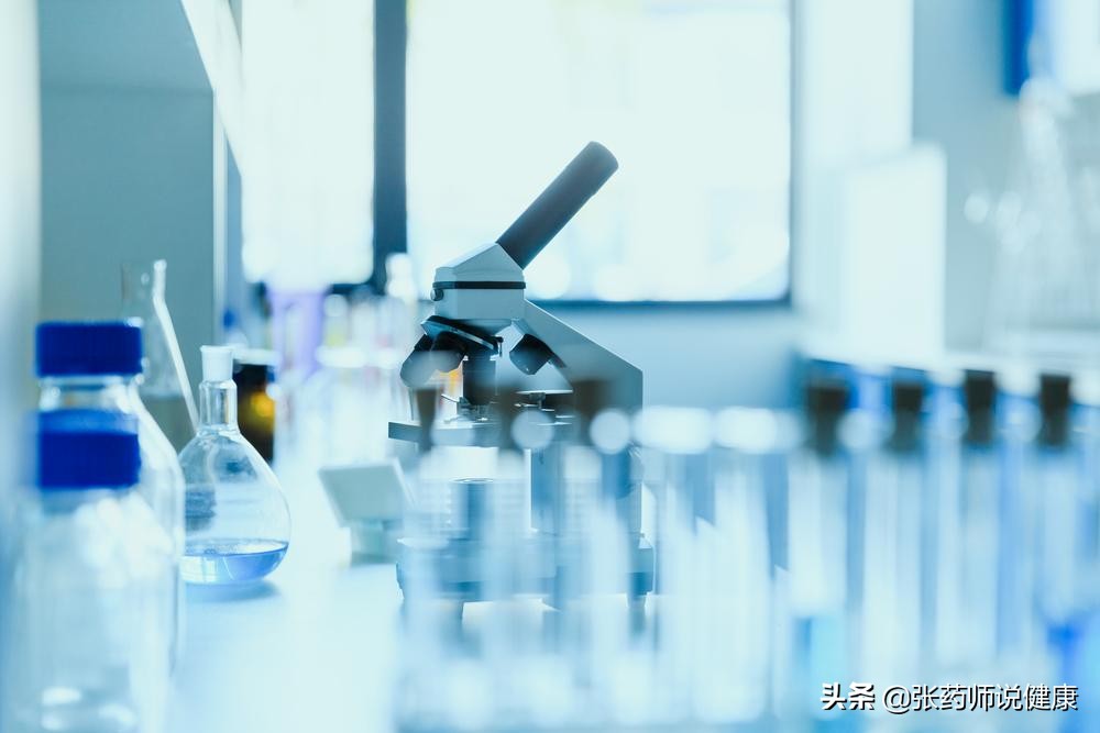 小孩尿尿是红色怎么回事,老人尿尿有血红色是怎么回事