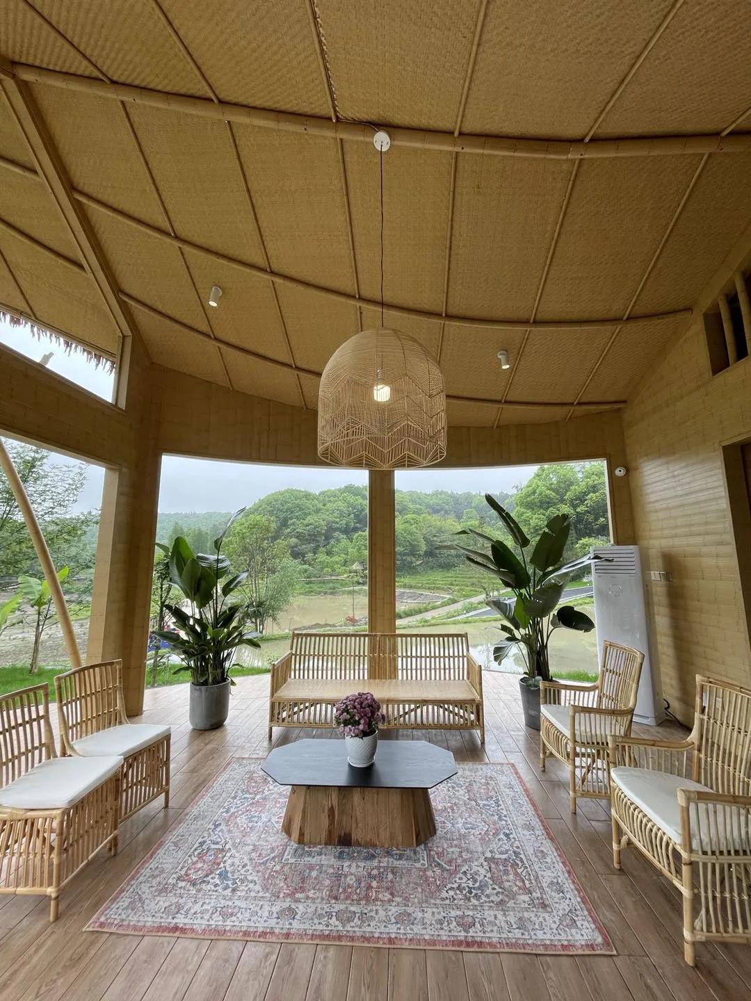 神仙眷侣辞掉高薪工作，爆改废弃山谷，造无边恒温泡池，全景树屋