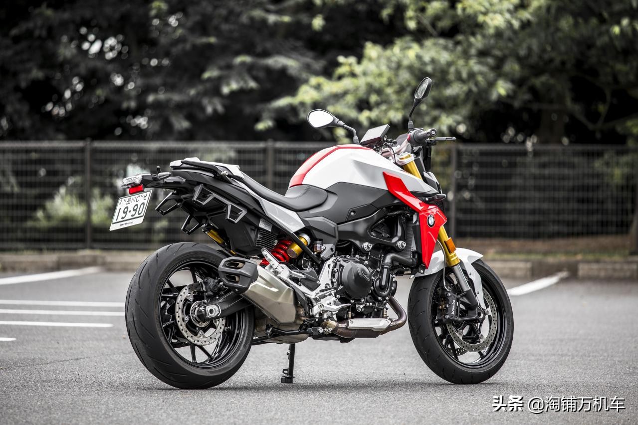 宝马f900r和杜卡迪950,宝马全新中型运动街车f900r赏析