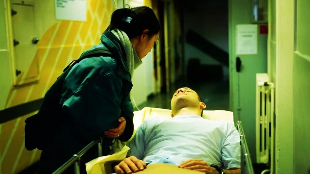 腹痛患者，肌注布桂嗪后发生呼吸心跳骤停，徒手复苏20分钟成功