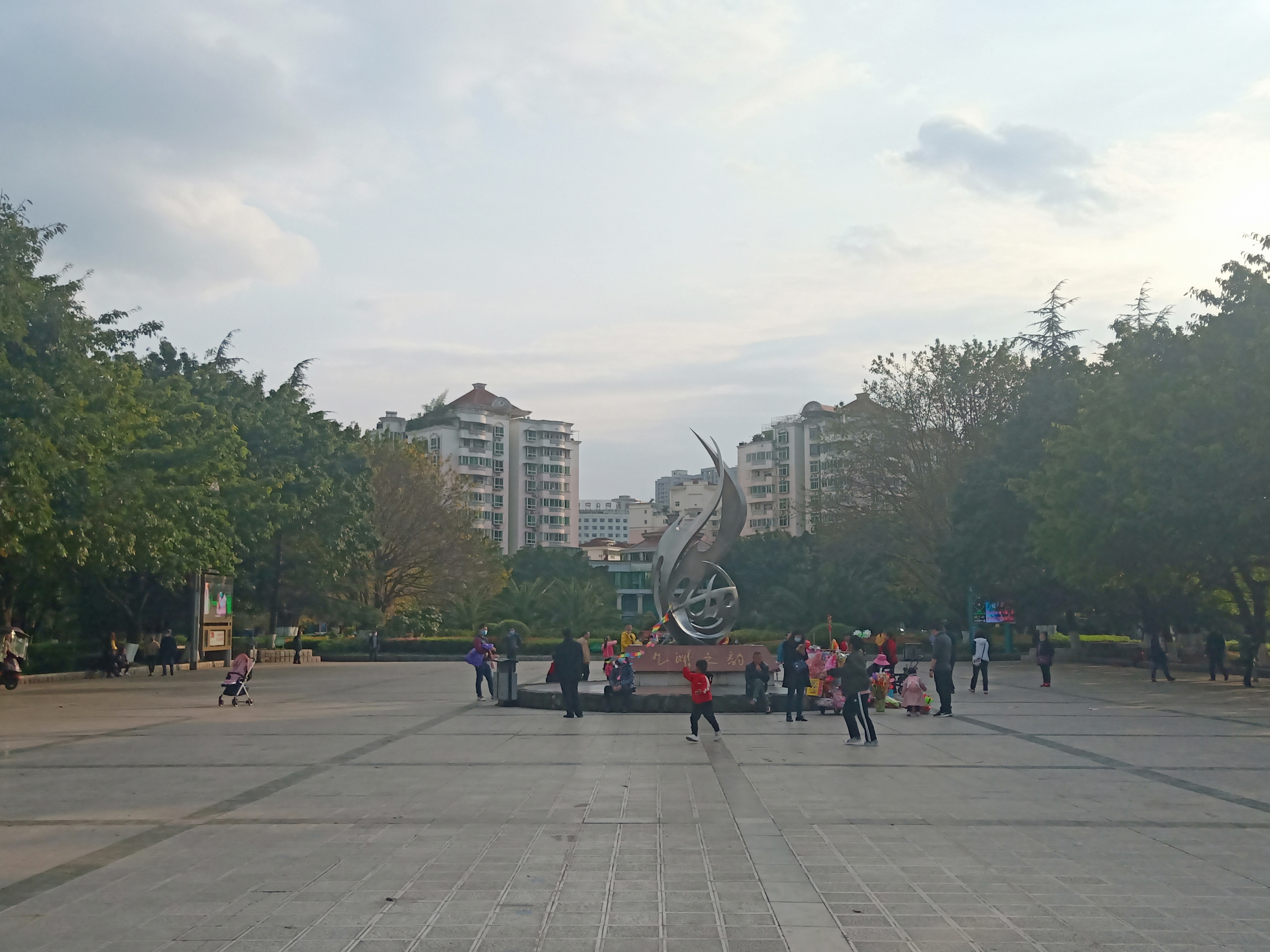 四川绵阳五一广场，一个让人流连忘返的地方