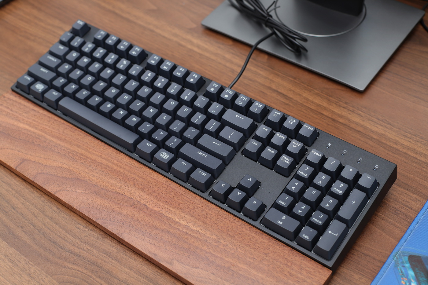 了解樱桃轴入门级机械键盘，从酷冷CK370开始