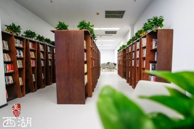 西湖区行政服务中心新址今日启用