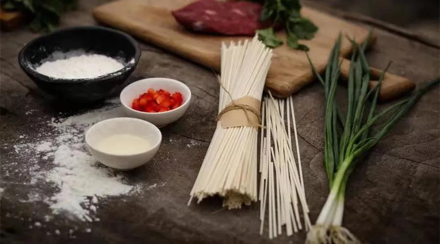 从一个不产麦子的小县城出发，克明面业如何做到行业龙头？