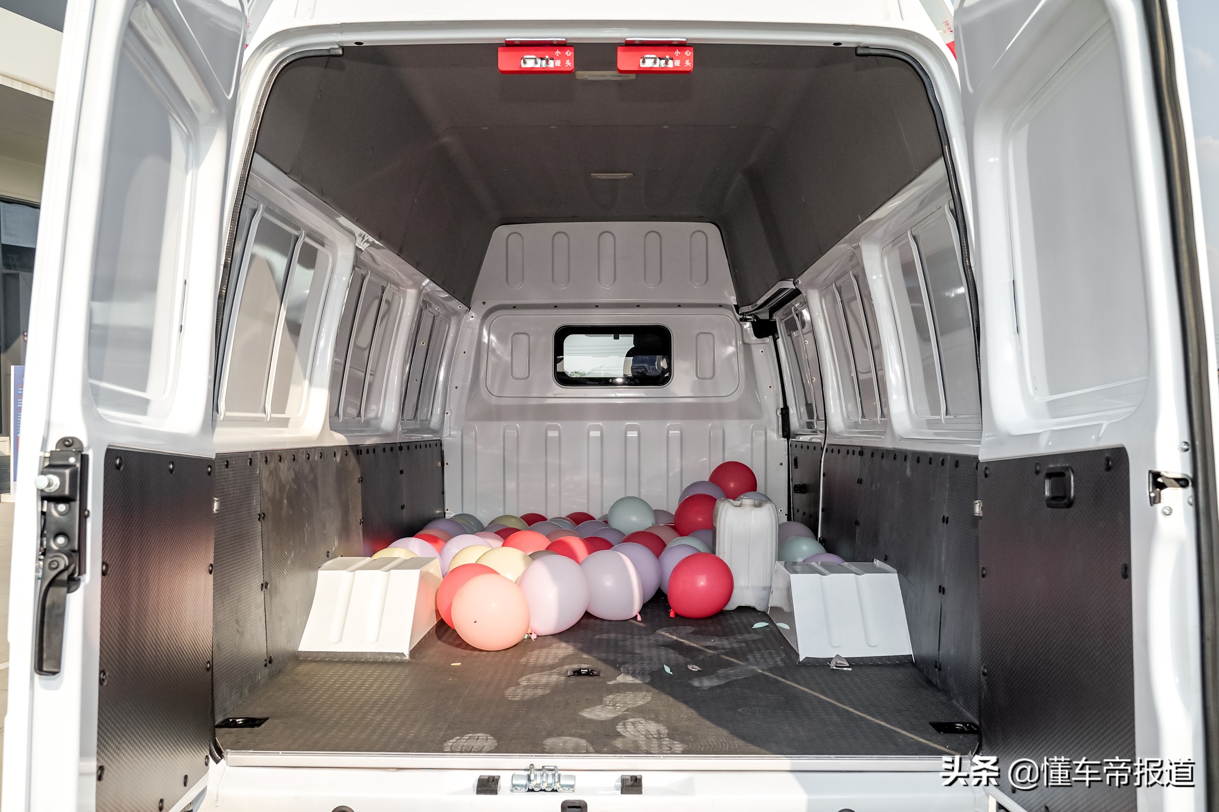 新款江铃特顺空间王降价,江铃特顺长轴高顶空间王二手车