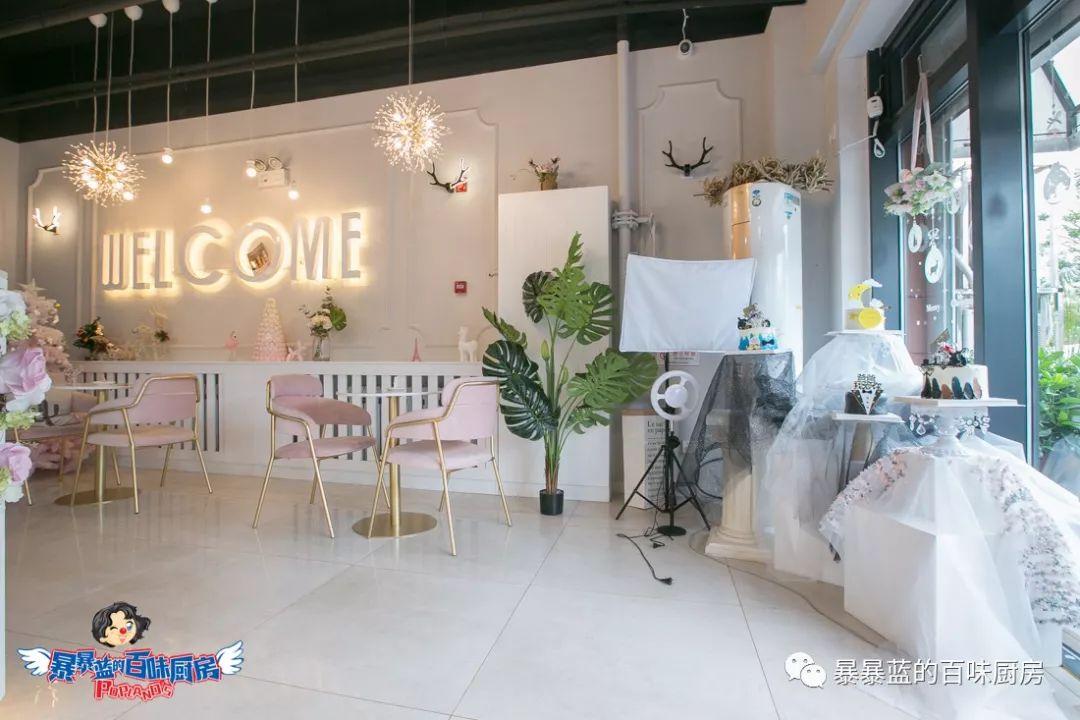 1500个忠粉入坑4年，终于等到实体店！每款蛋糕都让人忘记卡路里