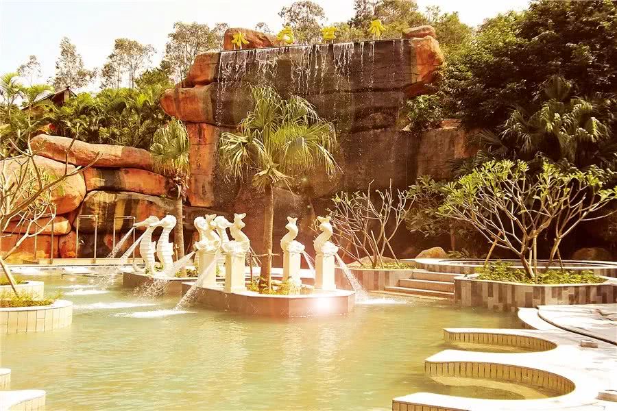 不用去泰国可以玩的景点,日本十大温泉胜地推荐