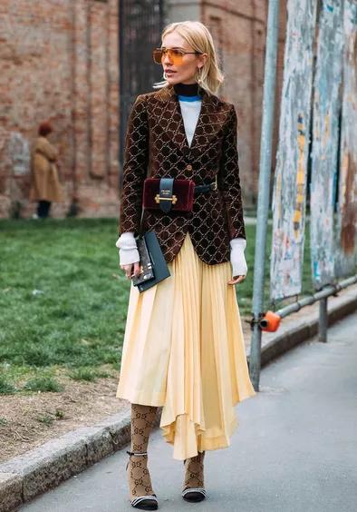 韩系欧尼风衣外套,韩国欧尼黑色大衣搭配