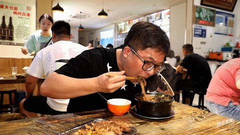 藏在巷子里的特色烧烤,老街里烧烤青岛