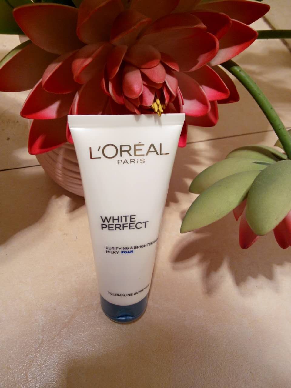 冬季保湿效果比较好的洗面奶,男生去黑头角质收缩毛孔的洗面奶