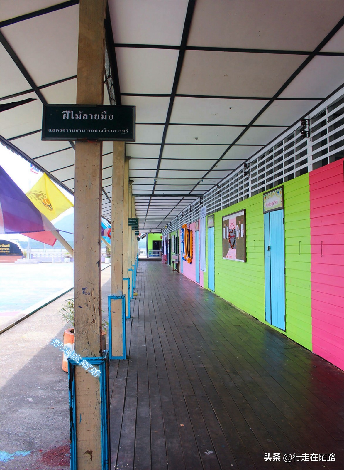 泰国唯一的回民村：房子踩高跷、足球水上踢，饭菜最难吃