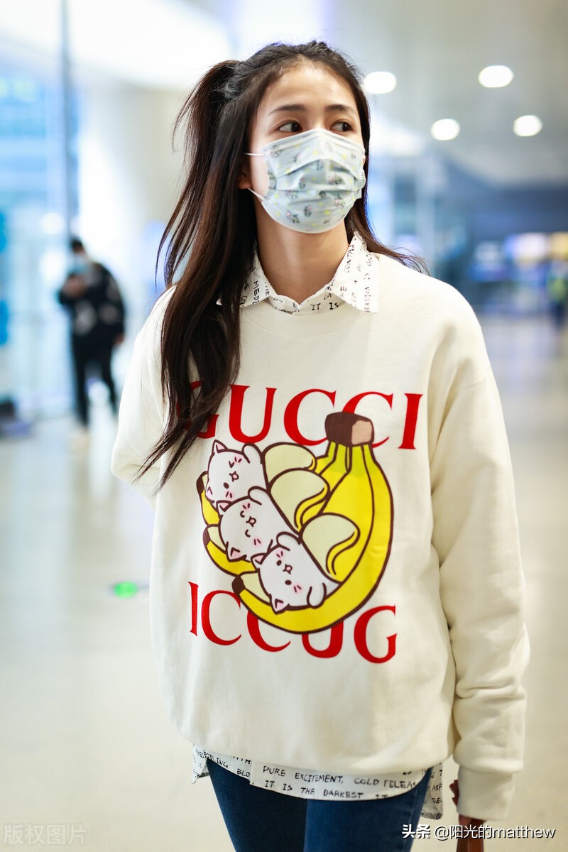 白鹿同款衣服celine,明星穿搭白鹿卫衣牛仔裤