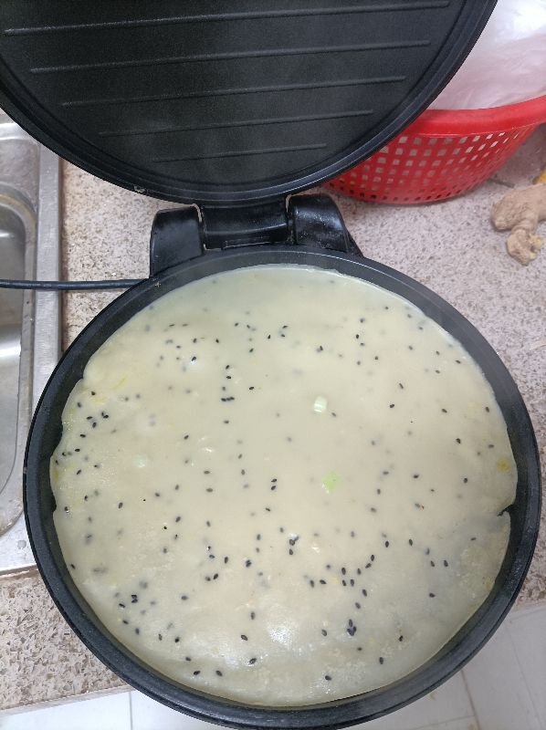 鸡蛋饼怎样做才好吃呢，这样的鸡蛋饼还能吃吗？