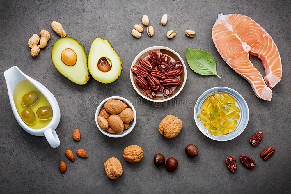 做了胆结石多长时间可以吃鸡蛋羹,胆结石吃鸡蛋羹好还是吃煮鸡蛋好