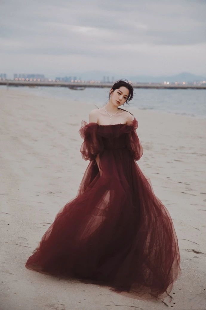 欧阳娜娜像早期娜扎,欧阳娜娜以前和现在妆容