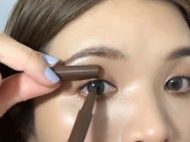 手残党一学就会的眼妆小技巧,手残党眼线笔教程