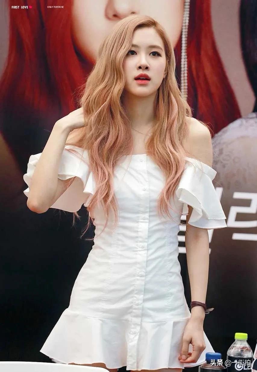 朴彩英蓝色法式长裙,朴彩英粉色玫瑰裙子