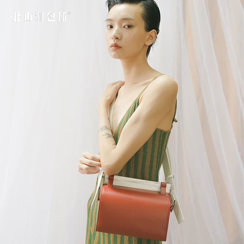 小ck最推荐哪款包,跟小ck一个档次的品牌包都有哪些