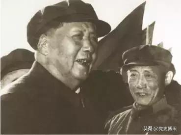 荣获三枚一级勋章的开国中将，第二炮兵首任政委，毛主席夸他是个好同志