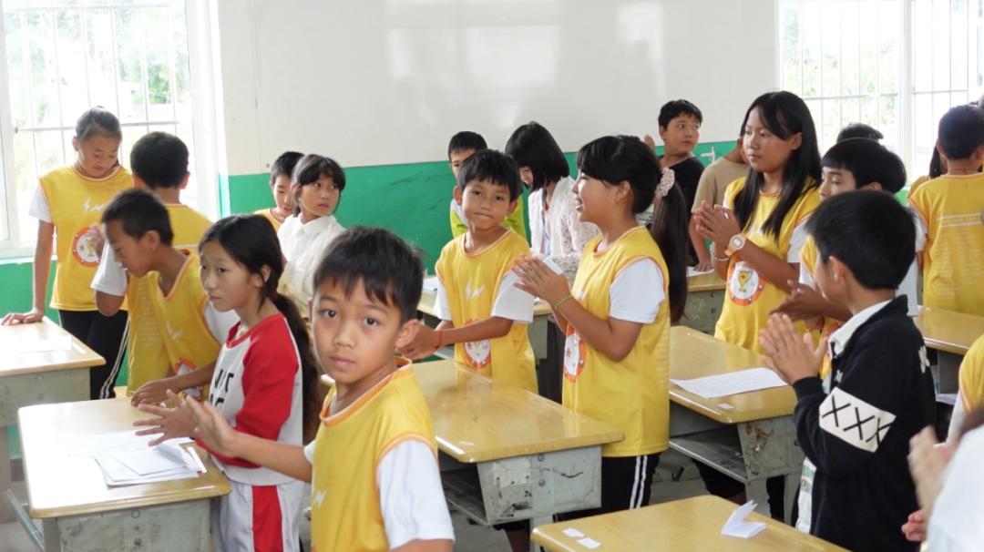 我们去了趟哔哩哔哩美丽小学，和B站小学生斗了波舞