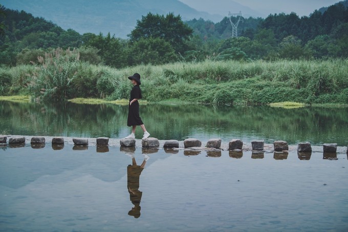 心中有桃花源何处都是山水间,心中若有桃花源何处是水云间