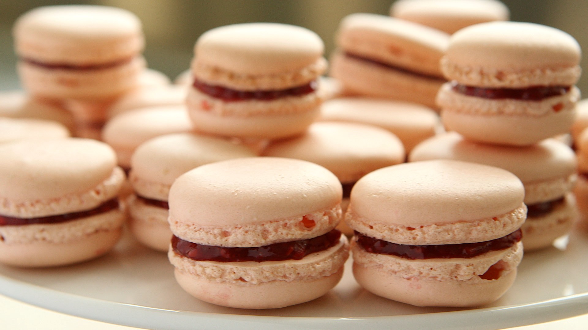 马卡龙是法式甜点吗,马卡龙甜品为什么叫法式浪漫