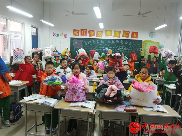 东关小学爱心捐赠活动,学校爱心捐赠公益活动简讯