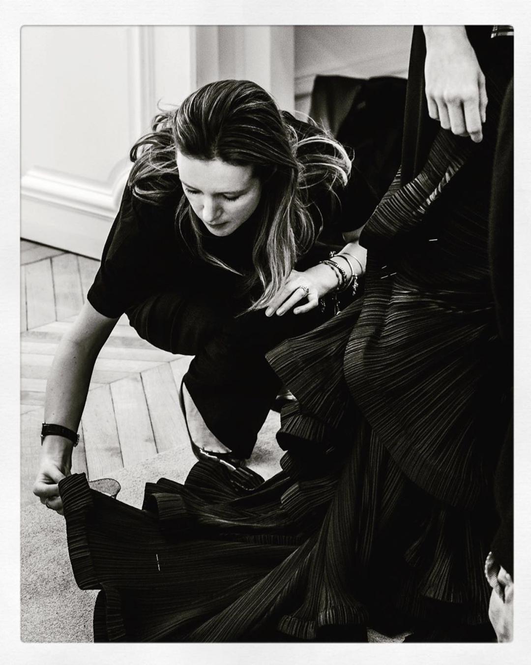 那个给Chloé设计出小猪包的设计师居然被Givenchy炒鱿鱼了