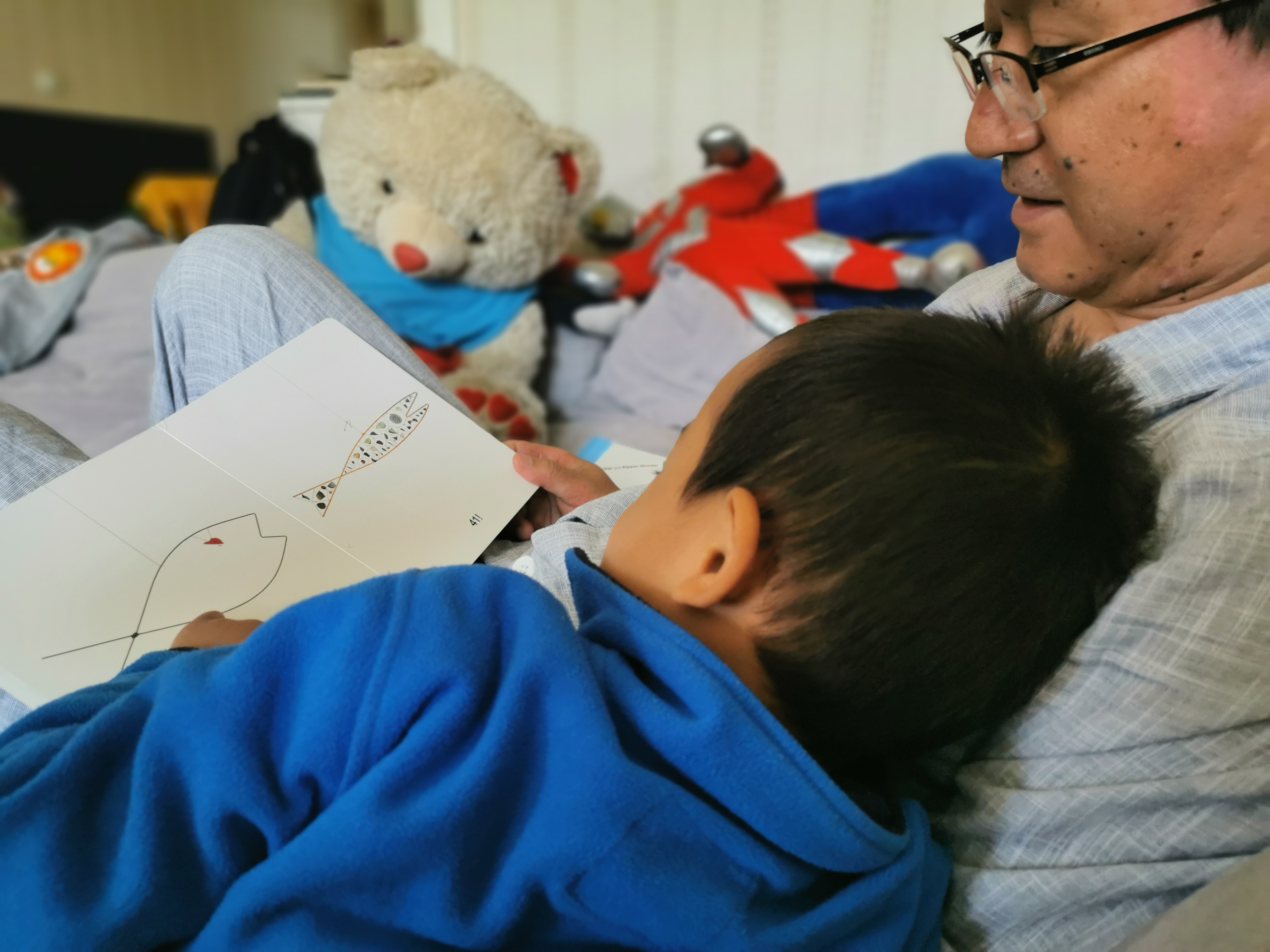 在理态雕塑大师考尔德的作品中，我和孩子找到了最佳的共读模式