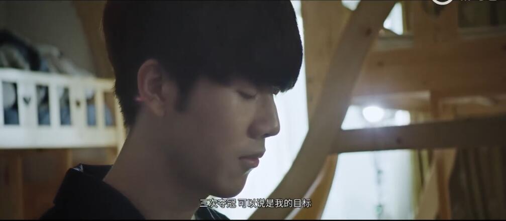 ig宣传片中theshy西装,ig宣传片theshy弹钢琴