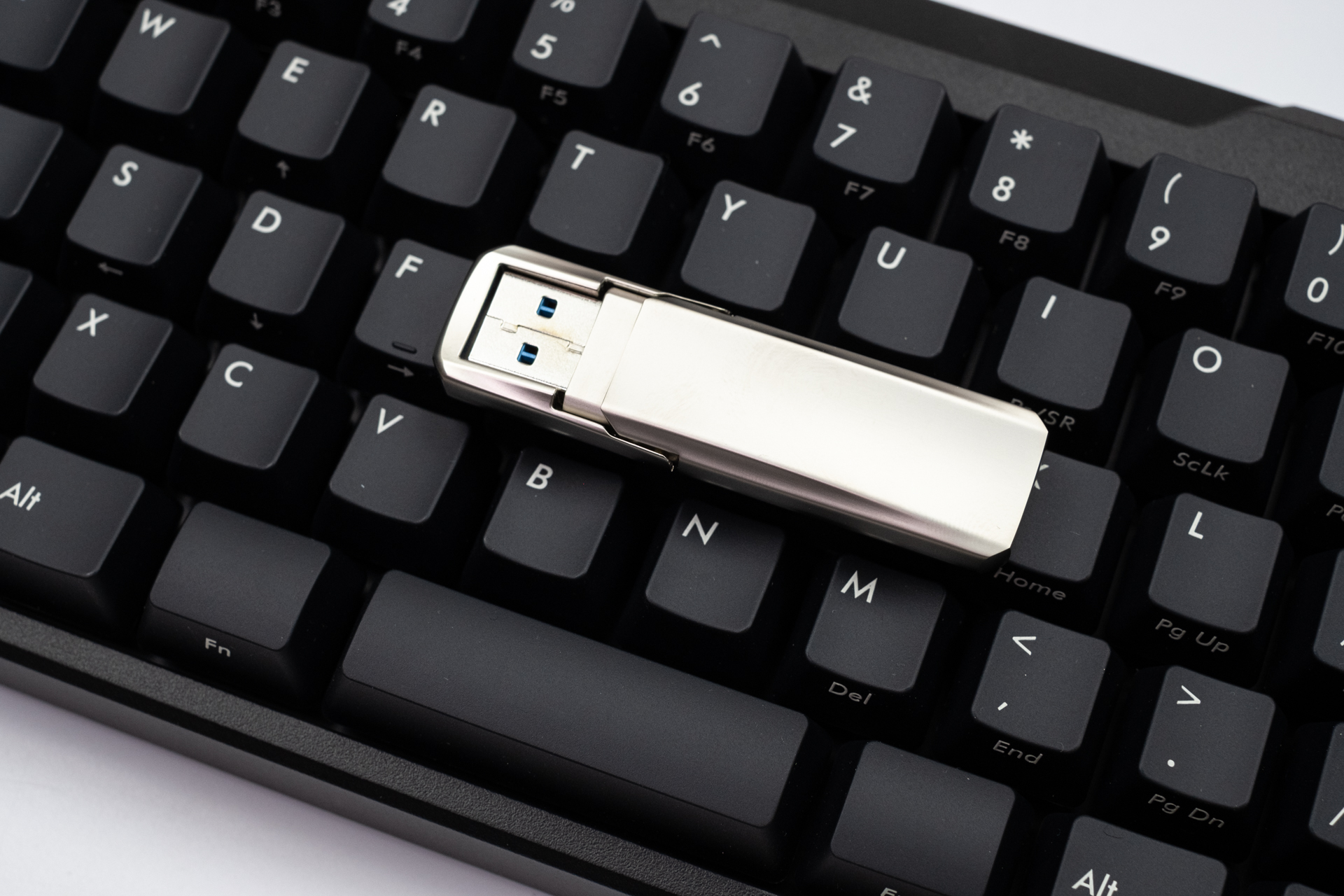 指尖机密，SM4机密算法更安全：爱国者指纹加密U盘U90