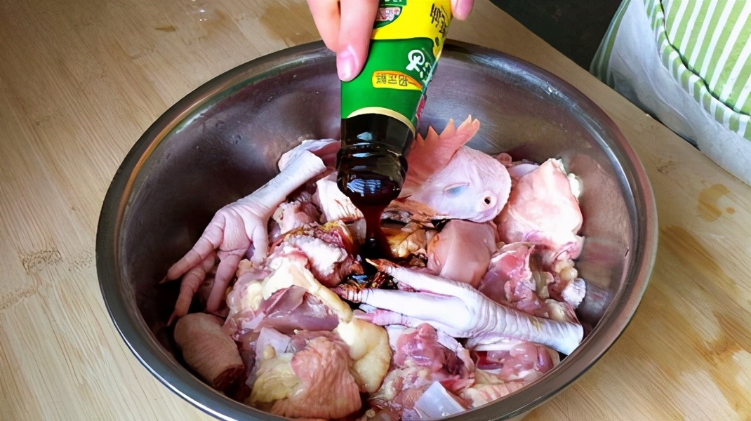 炖鸡块怎么去鸡腥味,鸡块如何腌制去腥味