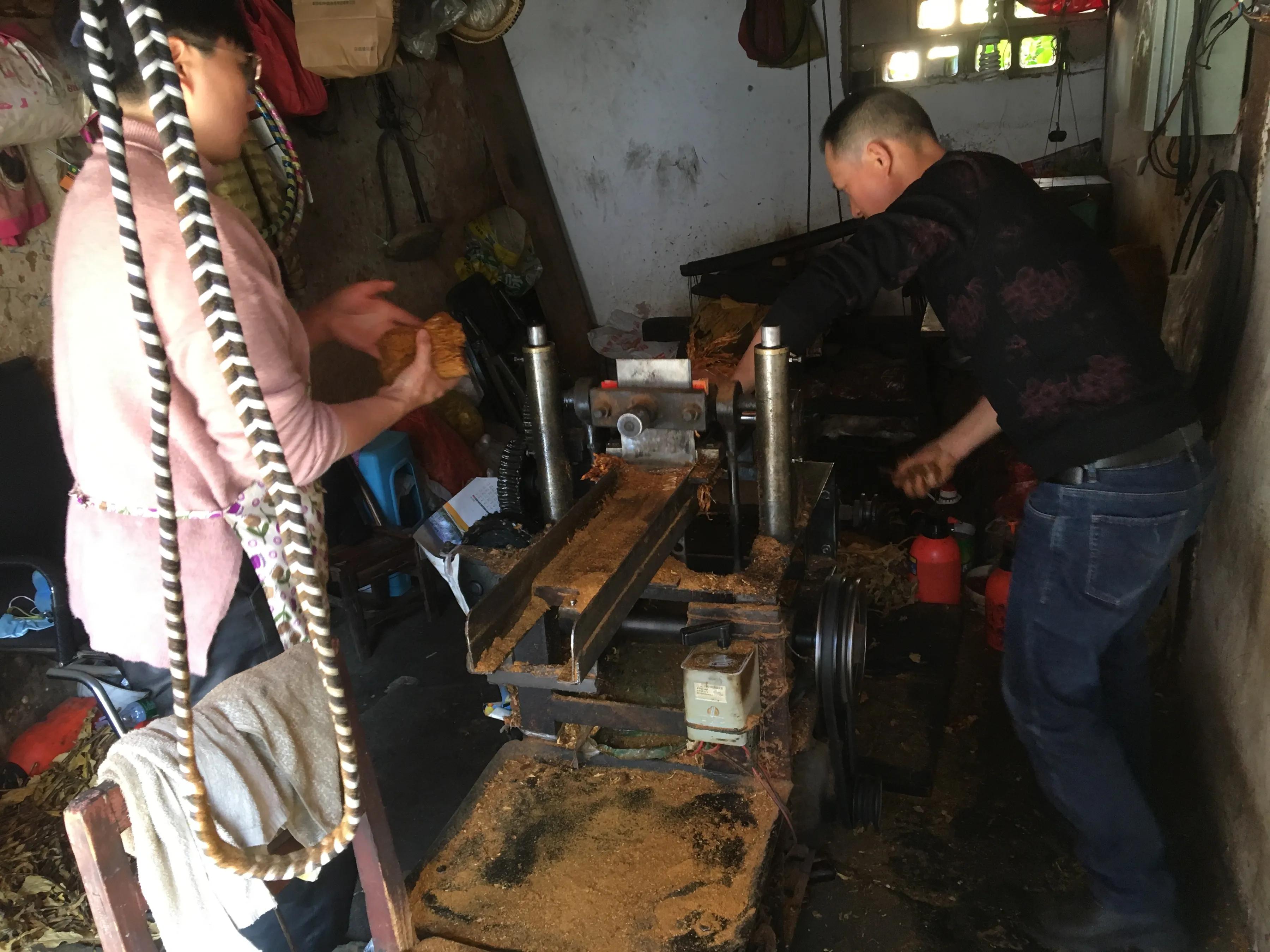 云南人抽烟,云南人抽烟方式