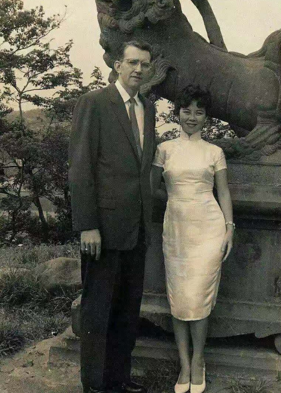 57岁费翔和母亲照片图文,费翔梦里的照片