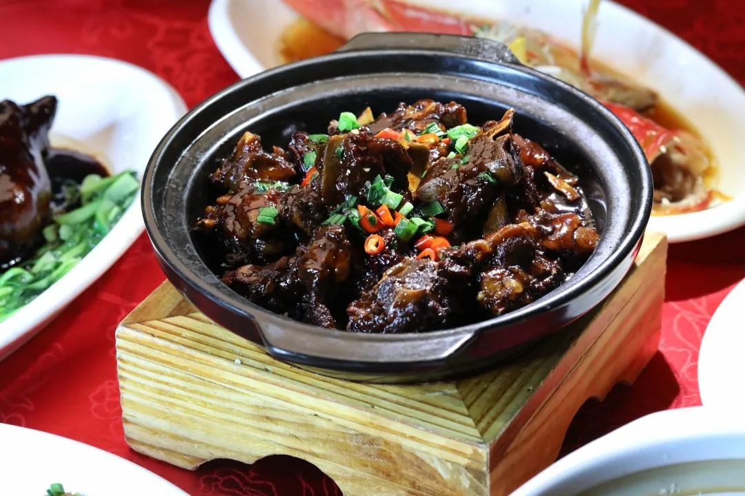 快来！今年在东方明珠塔、国际会议中心、市中心大饭店过年啦